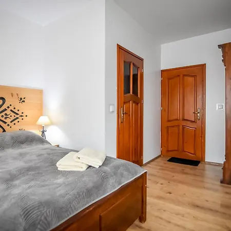 לינה וארוחת בוקר Znana - Komfortowe 200 M Od Krupowek 3*