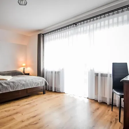 לינה וארוחת בוקר Znana - Komfortowe 200 M Od Krupowek 3*